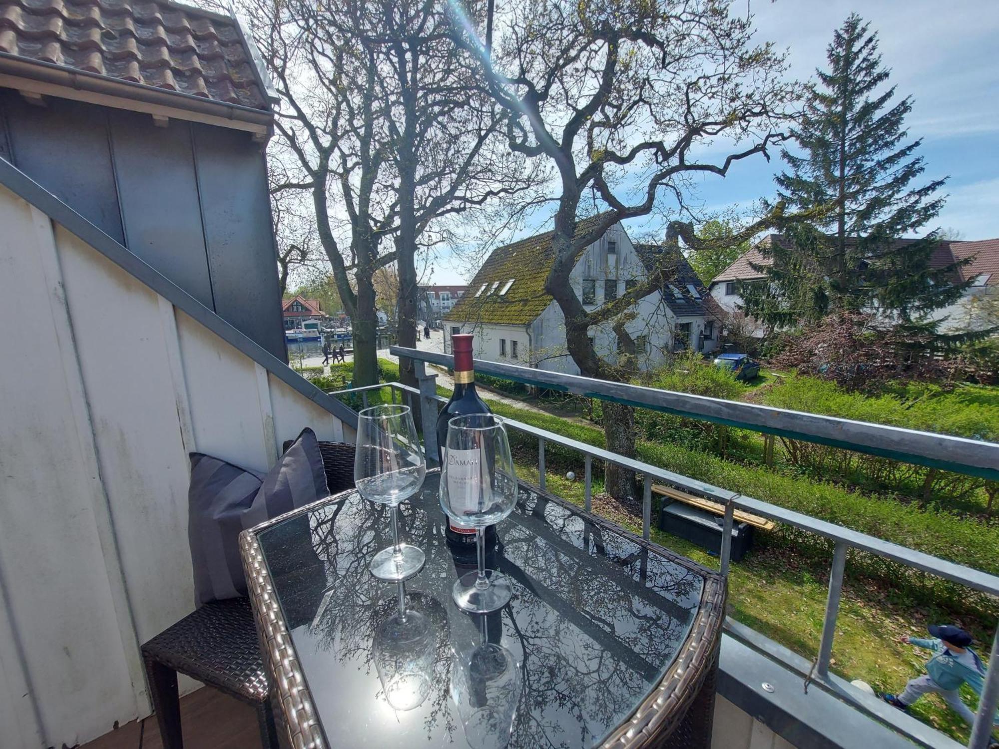 Hochwertige Ferienwohnung Direkt Am Wasser Mit Balkon Greifswald Buitenkant foto